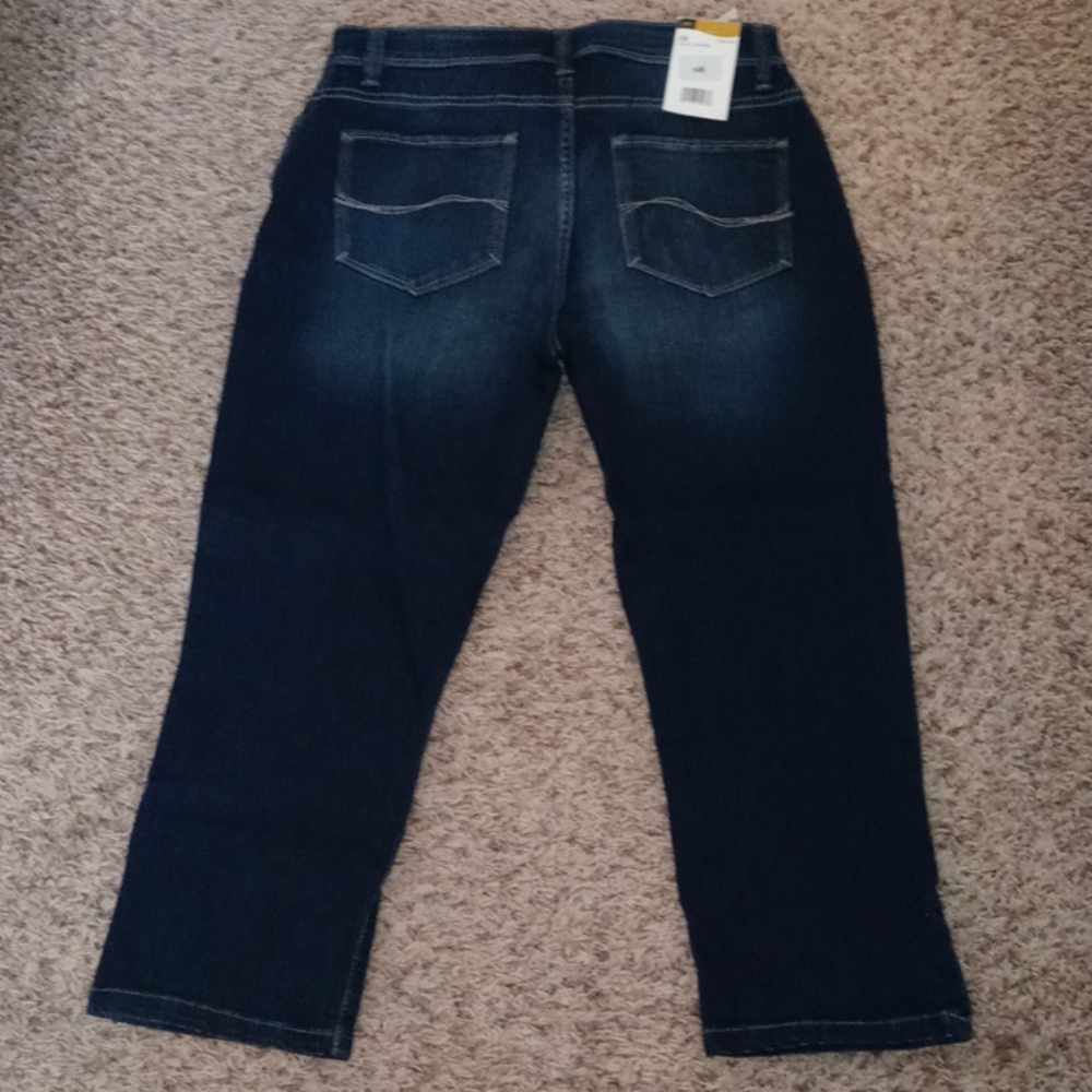 Capris - Picture 4 of 5